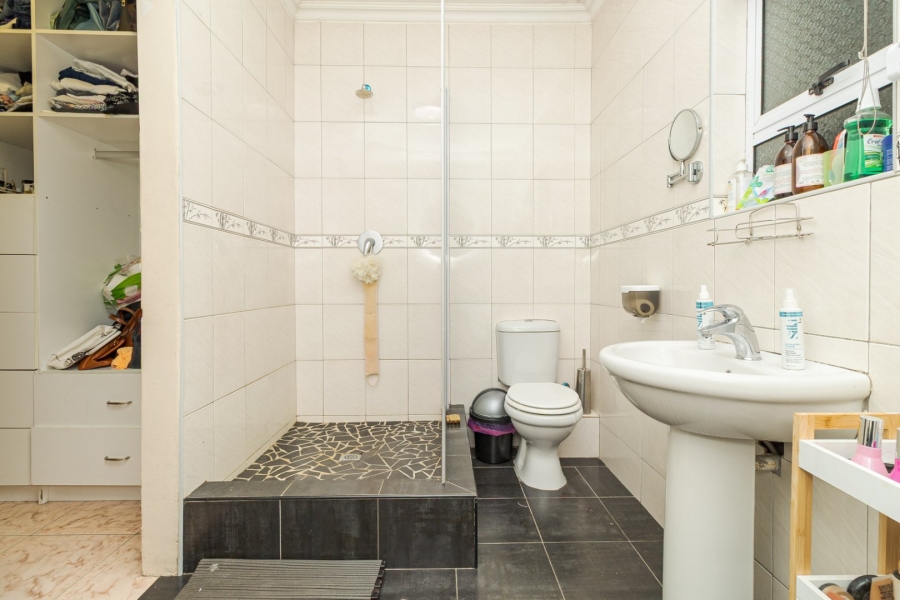 4 Bedroom Property for Sale in Devon Park Western Cape